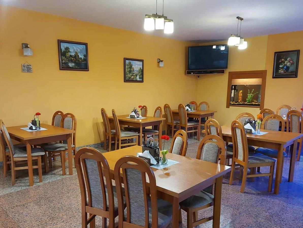 Penzion Adak Hotel Parnica Ngoại thất bức ảnh