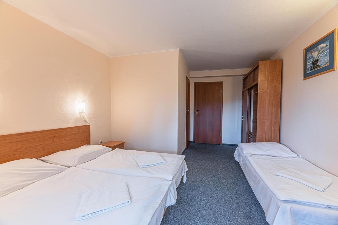 Penzion Adak Hotel Parnica Ngoại thất bức ảnh