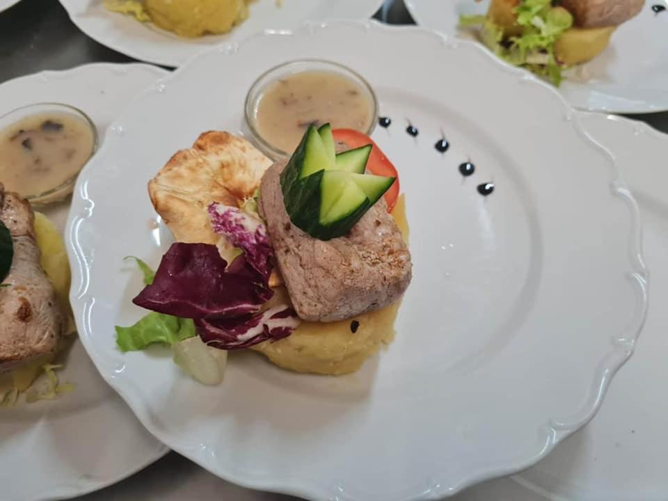 Penzion Adak Hotel Parnica Ngoại thất bức ảnh